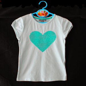 JBC shirtje licht groen met geborduurd groen hartje maatje 104